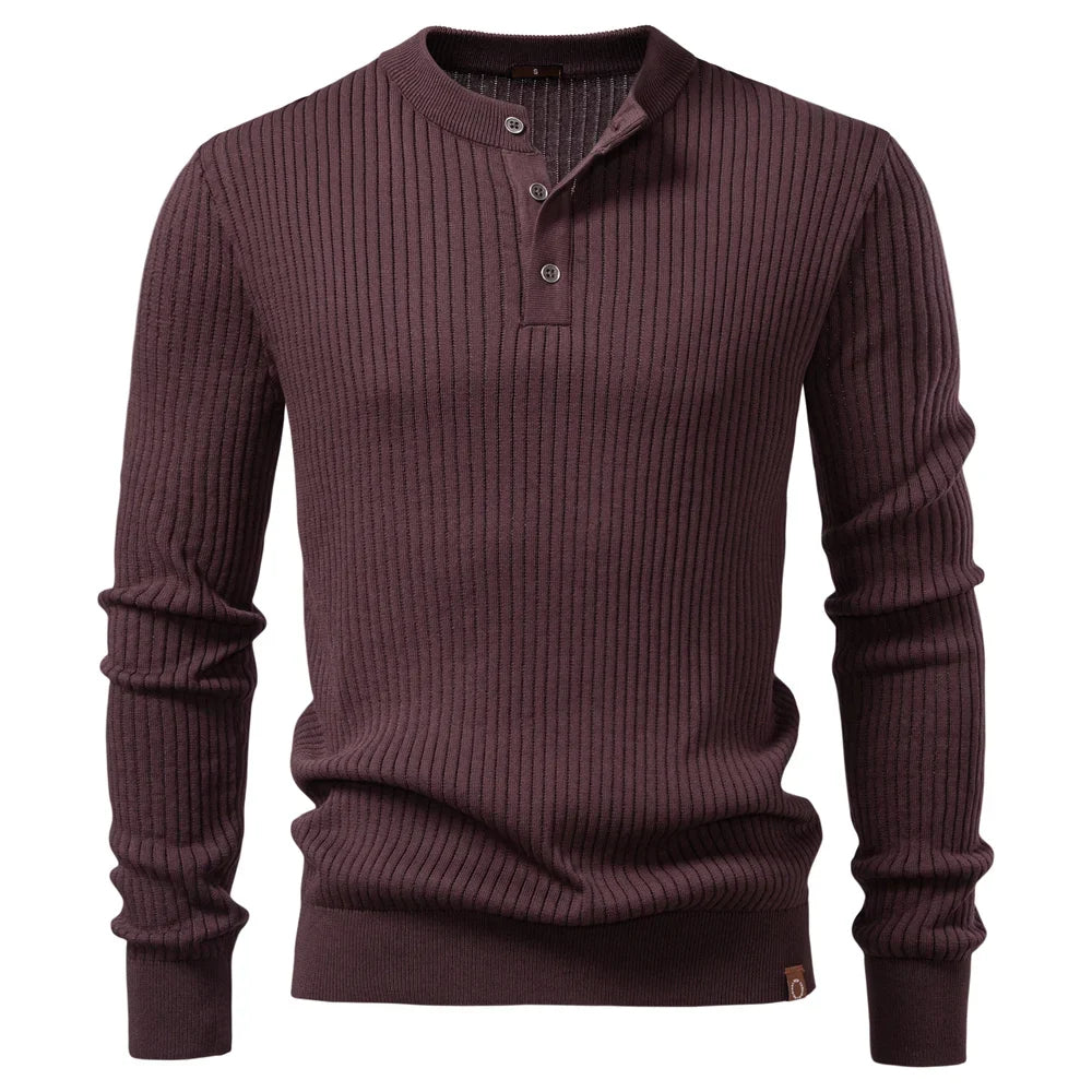 Schwarzer gerippter Herrenpullover mit Knopfleiste im Detail