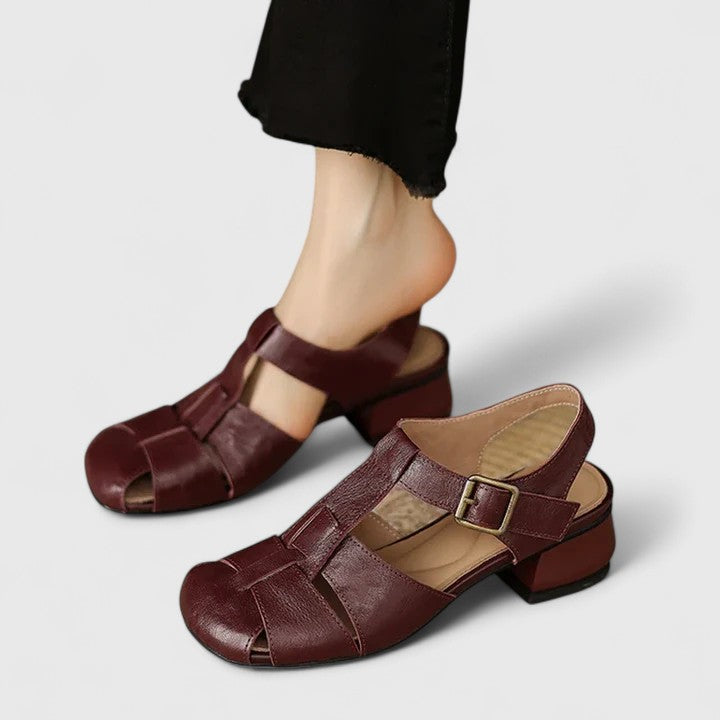 Bequeme Sommerschuhe für Damen mit verstellbarer Schnalle am Riemen