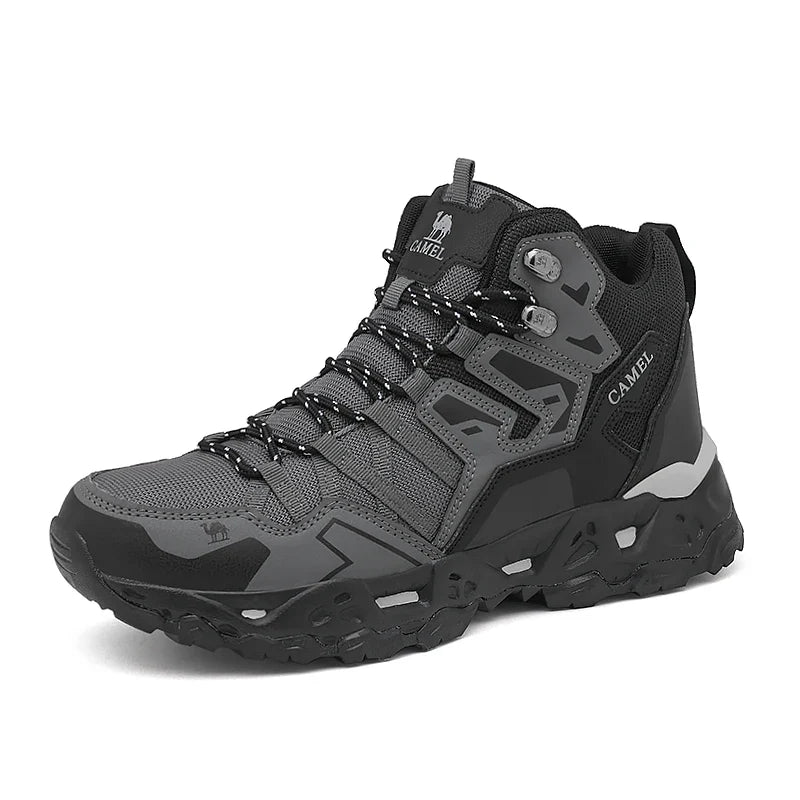 Nahaufnahme des Schnürsystems und Knöchelbereichs der Herren Wanderschuhe