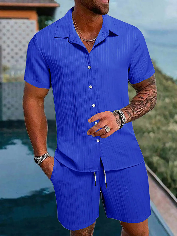 Männer Sommer Hemd Set: Kurzarmhemd und Shorts, perfekt als bequemes Freizeitoutfit.
