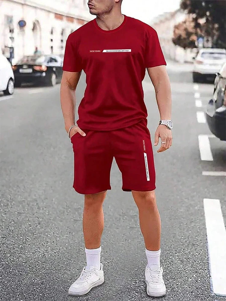 Sommerliches Herren Outfit aus T-Shirt und passenden Shorts