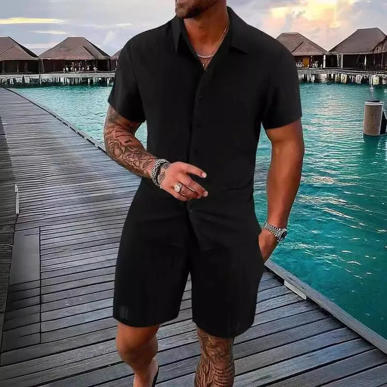 Vielseitiges Herren Sommer Set: Kurzarm Hemd und Shorts, passend für Stadt, Strand und Freizeit.