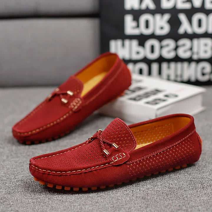 Bequeme Herren Sommerschuhe von schräg hinten fotografiert für guten Sitz