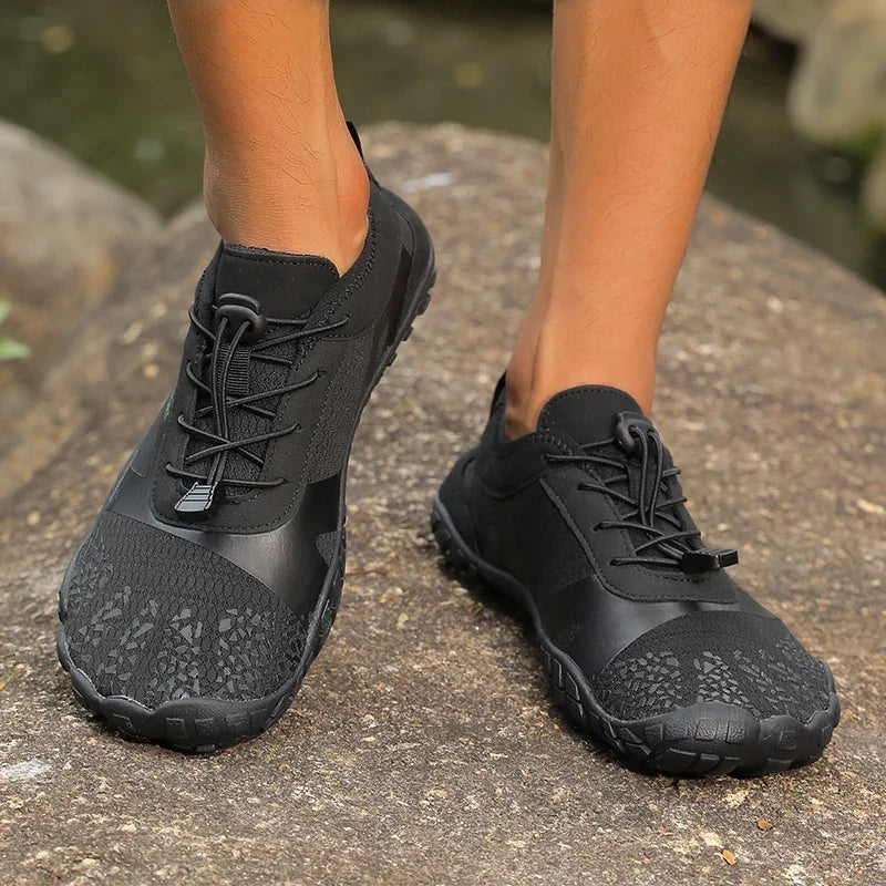 Vielseitige Herren Badeschuhe, rutschfest & bequem. Ideal für Strand, Pool, Surfen & Outdoor-Aktivitäten.