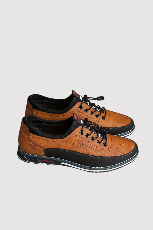 Herren Sneaker in Hellbraun mit kontrastierenden Details und elastischer Schnürung
