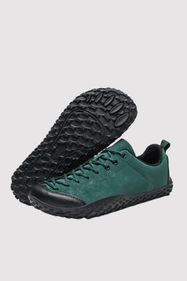 Grüne Herren Wanderschuhe wasserdicht von schräg hinten mit Profilsohle