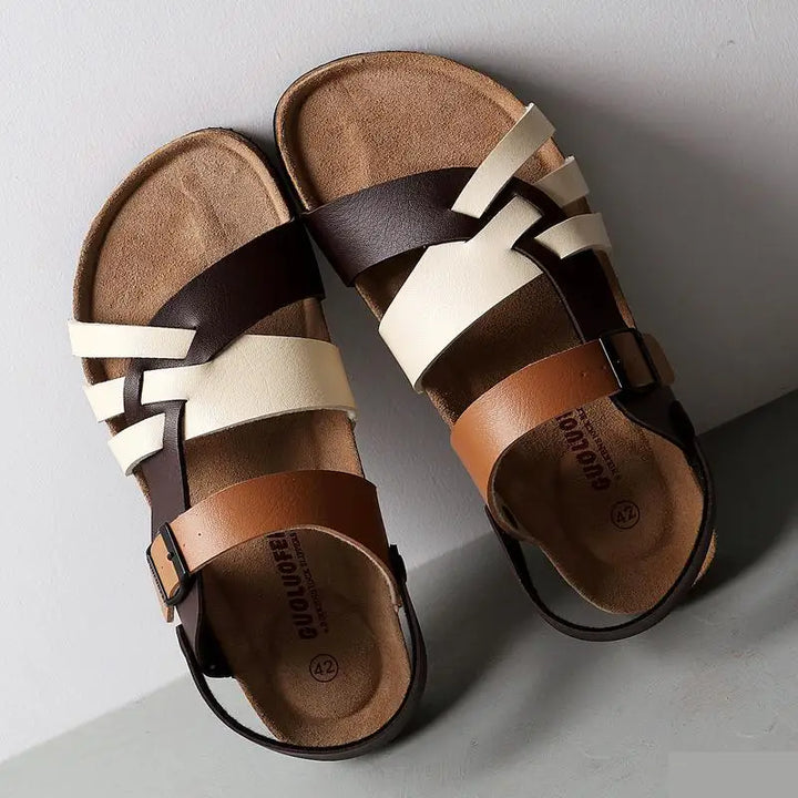 Verstellbare Riemen der Damen Sandalen für eine optimale Passform. Komfortable orthopädische Alltagschuhe.