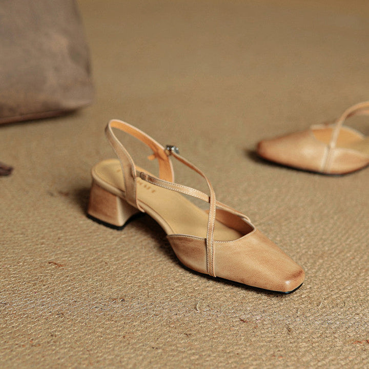 Vielseitige beige High Heels für unterschiedliche Outfits.