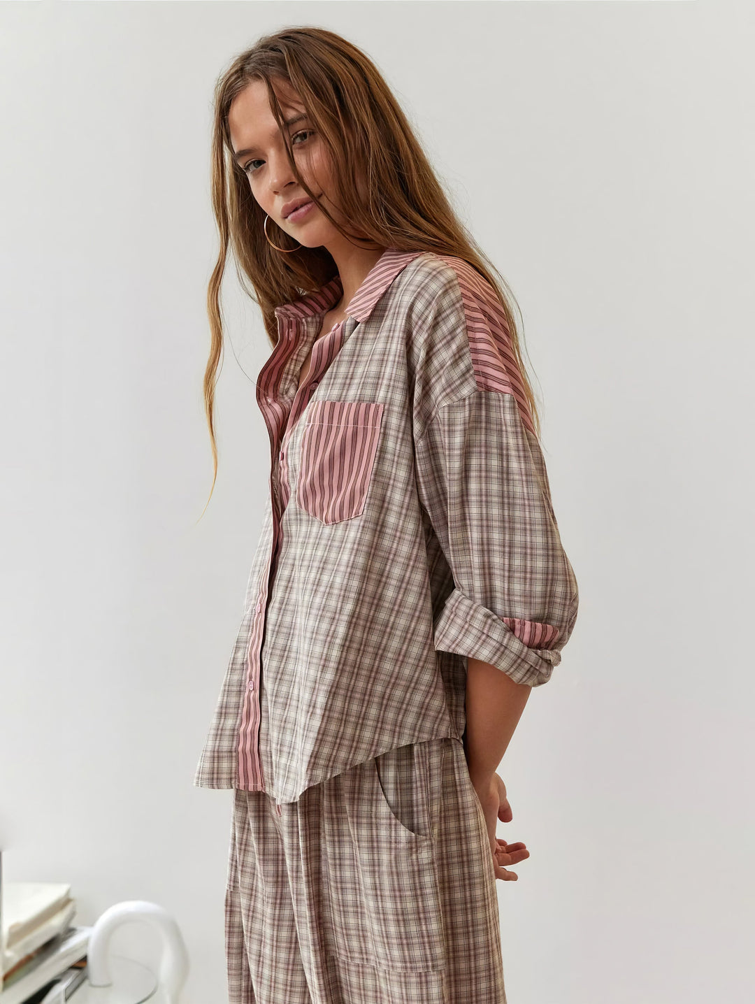 Elegantes Damen Pyjama-Set, weich und komfortabel für erholsame Nächte und entspannte Loungewear.