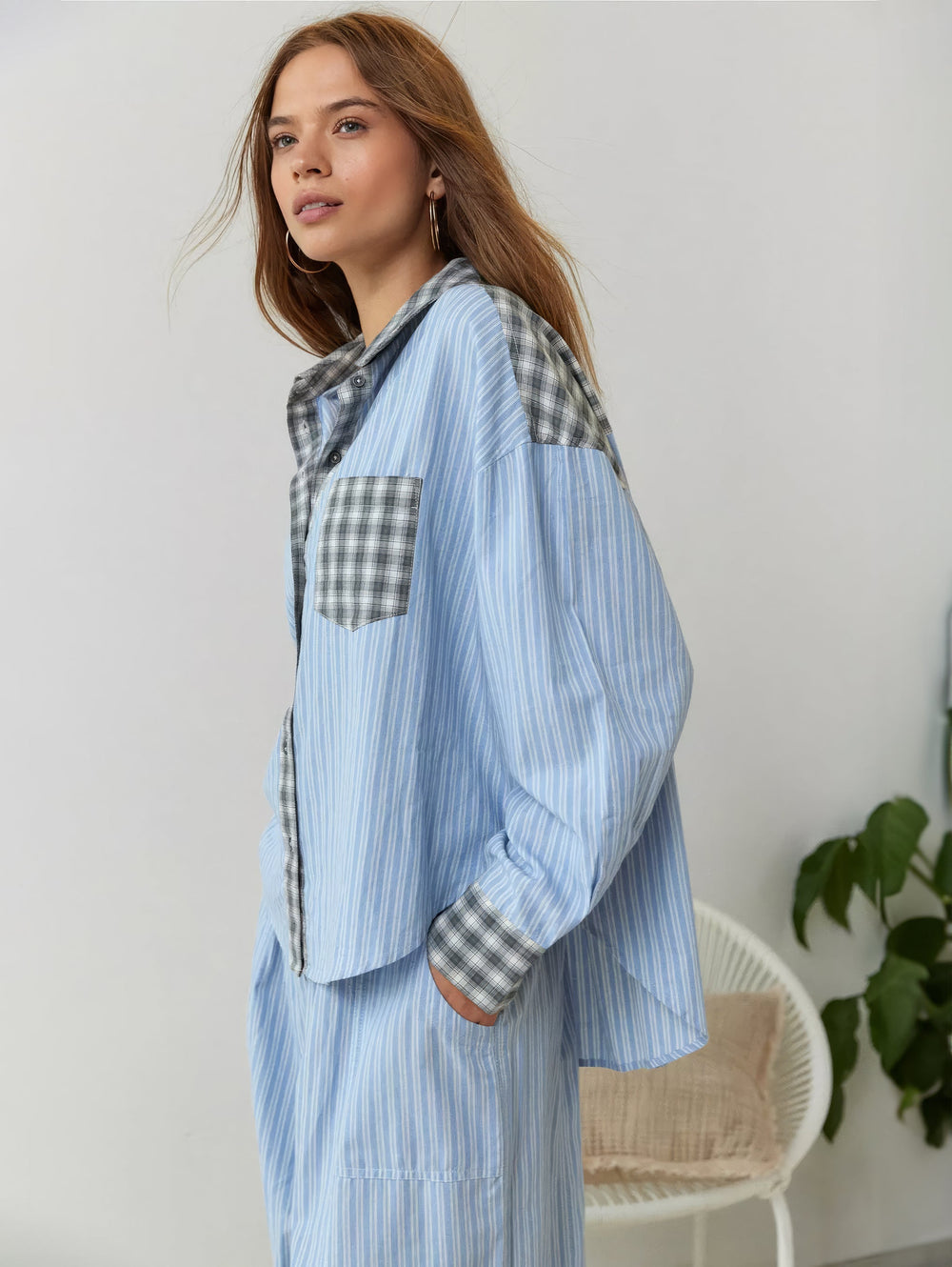 Zweiteiliges Pyjama-Set für Damen in Rosa, ideal als komfortable Nachtwäsche und stilvolle Loungewear.