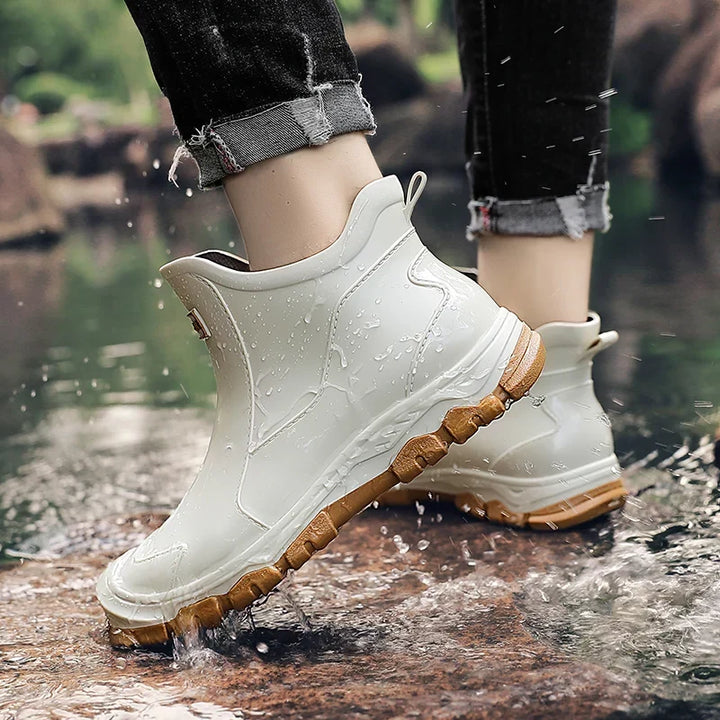 Schwarze Herren Outdoor-Stiefel, robust & bequem. Vielseitige Schnürstiefel für Strasse, Herbst & Winter.