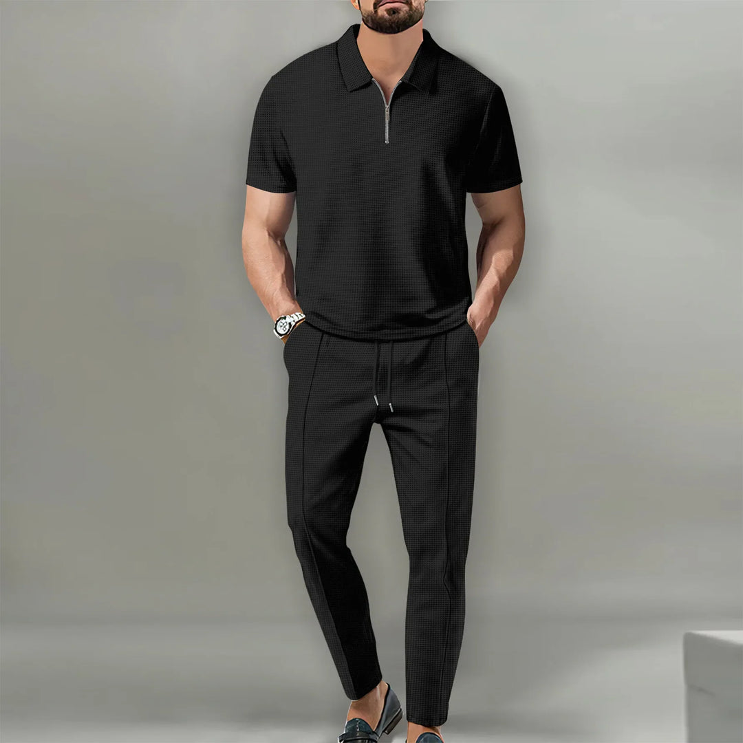 Elegantes weißes Polo Set für Herren, perfekt für Strand und Stadt.