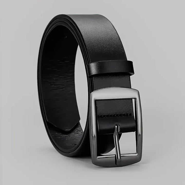 Eleganter schwarzer Herrengürtel aus Leder mit Dornschließe. Vielseitiges Accessoire für jeden Mann.