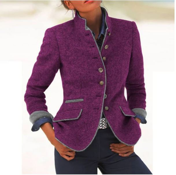 Stylisher Damenblazer, tailliert geschnitten, mit auffälliger Kontrastpaspel. Moderner Look für Damen.