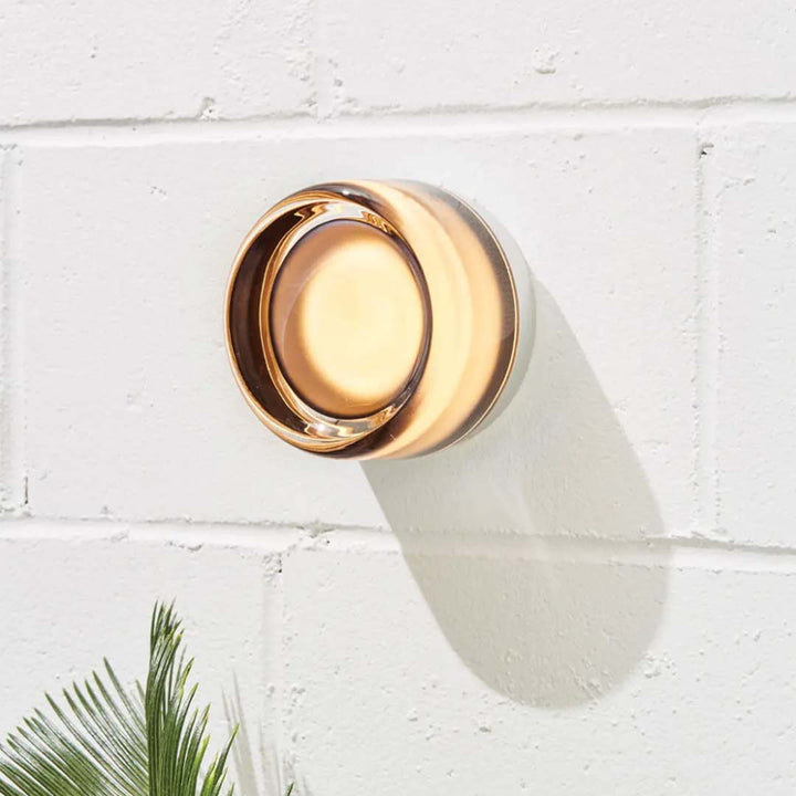 Moderne Dimple Sconce Wandlampe aus Acryl und Aluminium