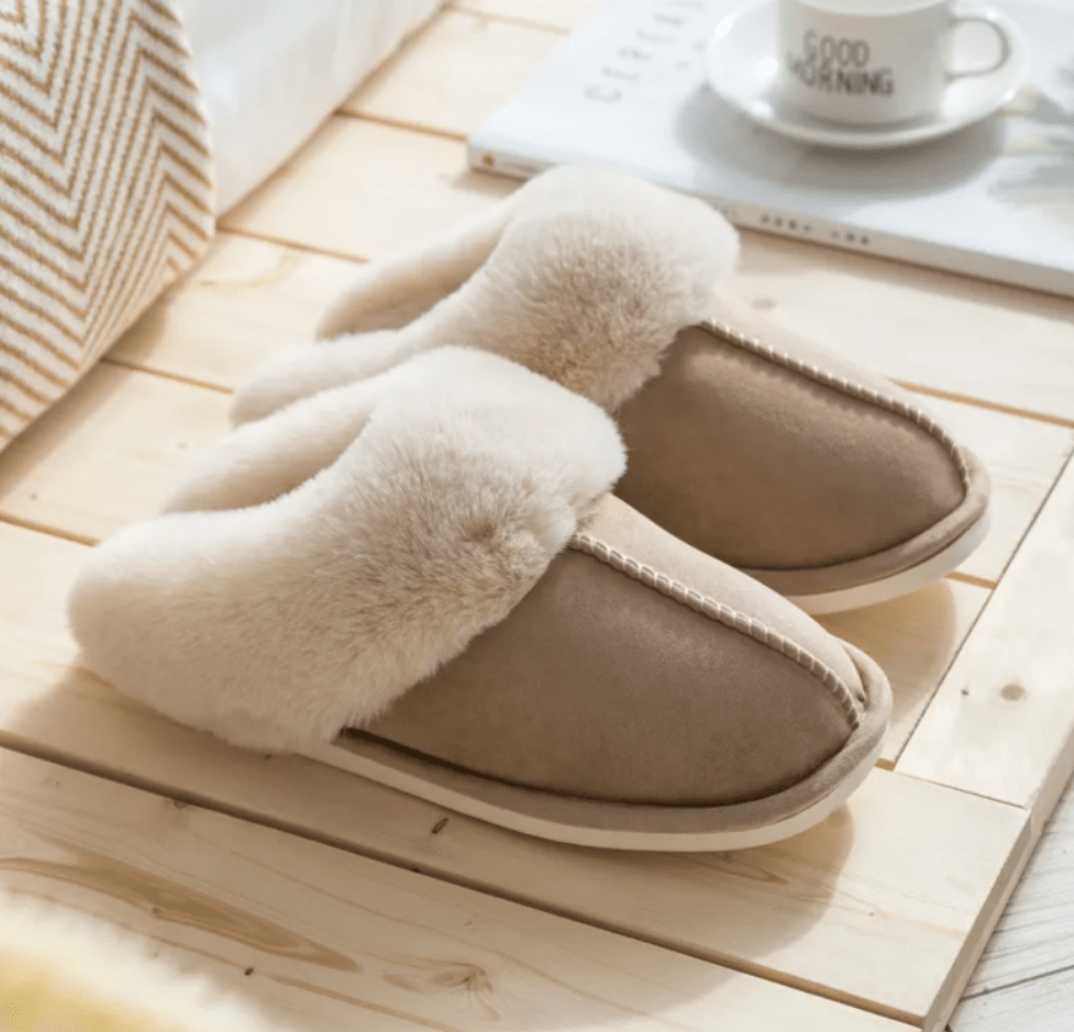 Komfortable Damen Hausschuhe, kuschelig und warm. Rutschfest, perfekt für entspannte Stunden zuhause.