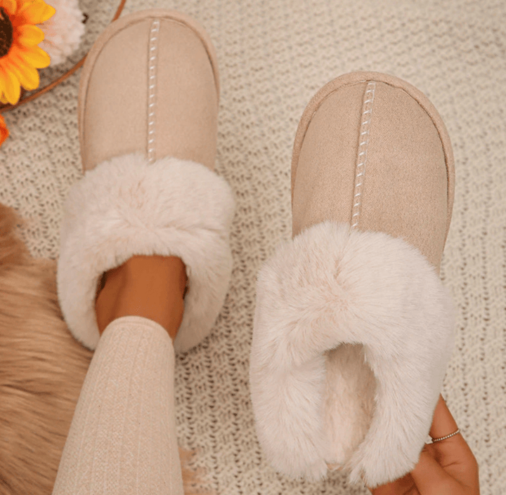 Damen Plüsch-Pantoffel, weich und warm in Beige, rutschfest. Perfekt für Komfort und Zuhause.