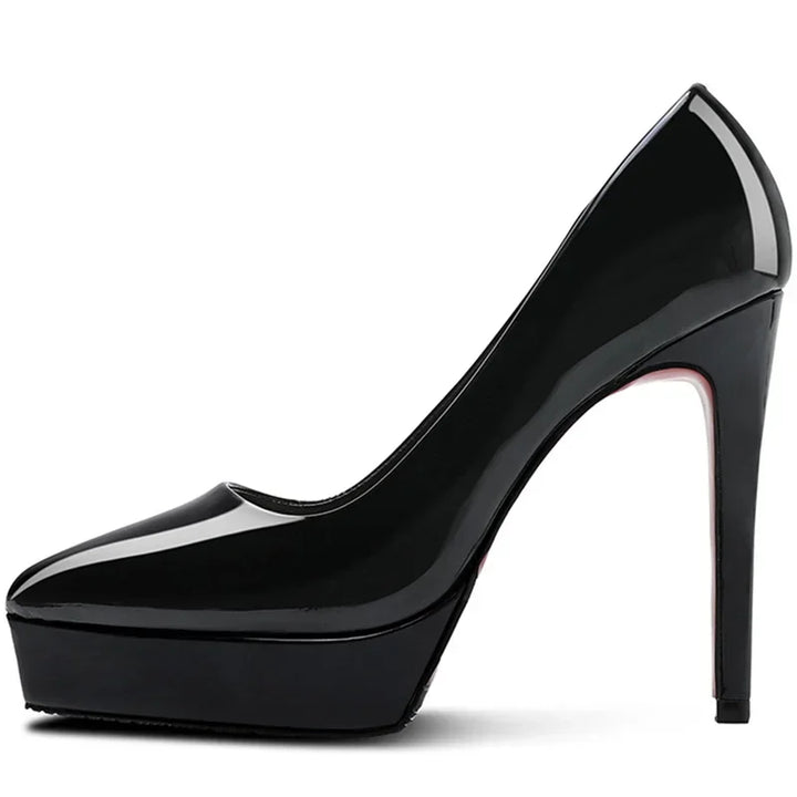 Stilvolle High Heels Pumps im Detail mit Plateau-Sohle und schicker Optik