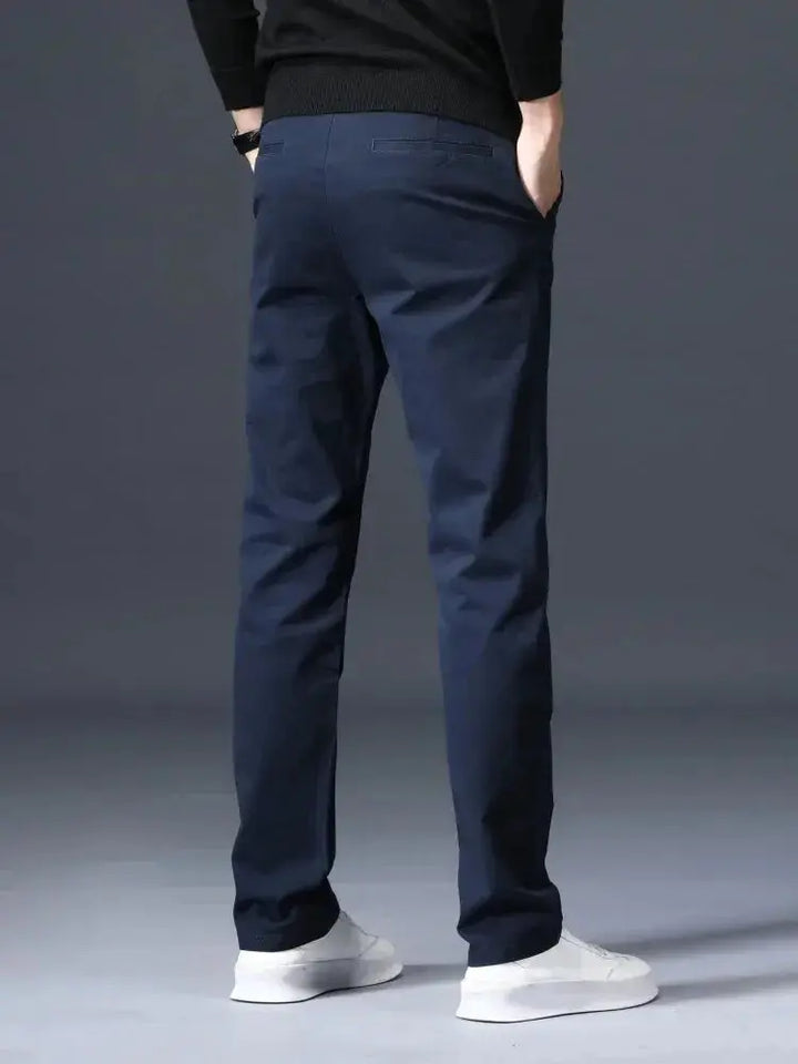 Schwarze Business Herrenhose mit minimalistischem Design für modebewusste Männer