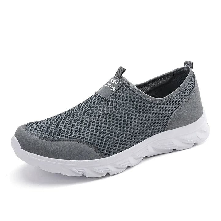 Rutschfeste Herren Slip-On Sneaker, atmungsaktiv & sehr leicht. Bequeme Schlupfschuhe für sicheren Halt im Alltag.