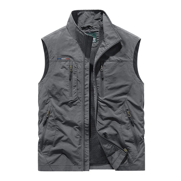 Atmungsaktive Herren Outdoor-Weste für Sommer & Freizeit. Leichtgewicht mit vielen nützlichen Staufächern.