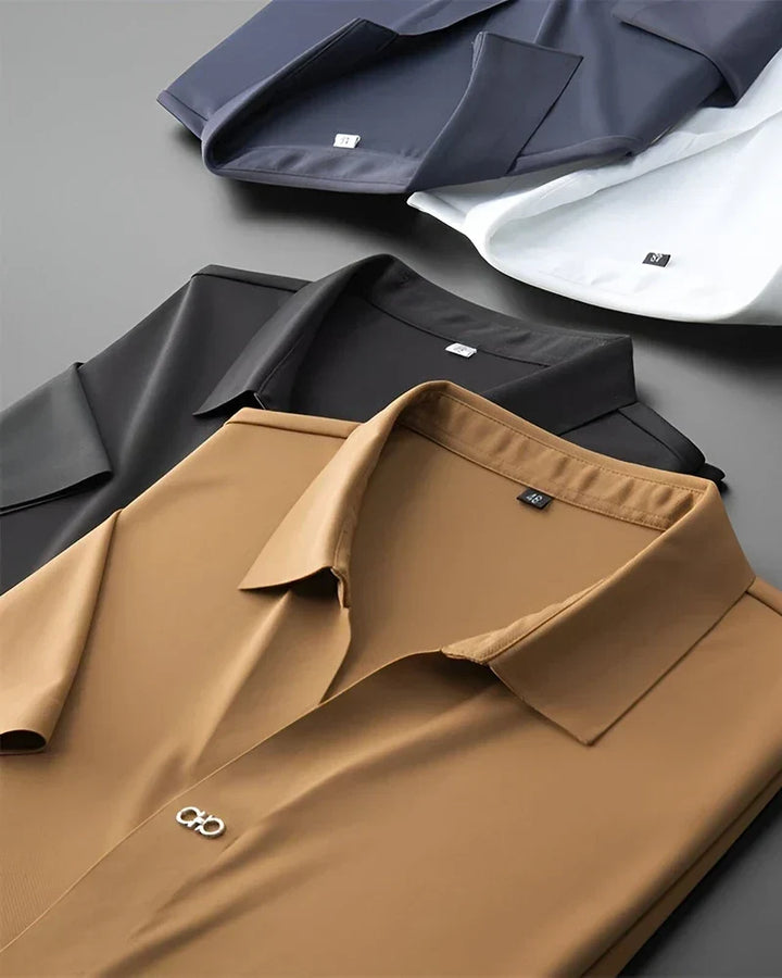 Beidseitige Ansicht des blauen Herren Polo Set zweiteilig mit kurzen Ärmeln