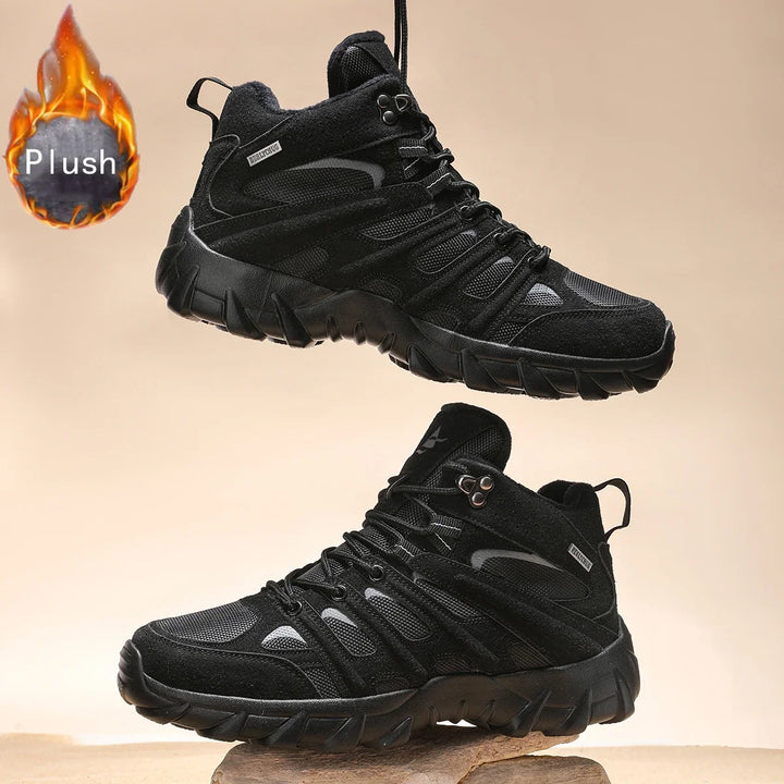 Bequeme Outdoorschuhe für Herren in Schwarz mit stark profiliertem Profil