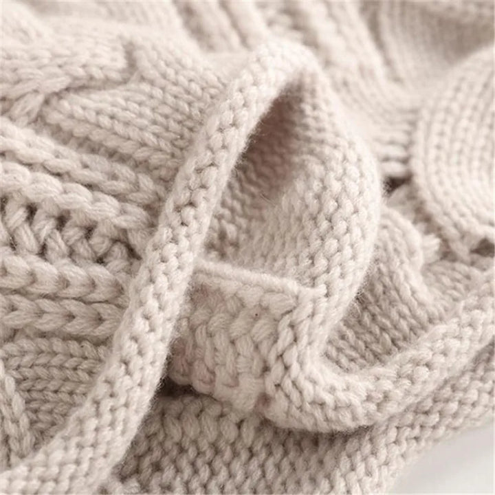 Rückansicht des beigen Damenstrickpullovers