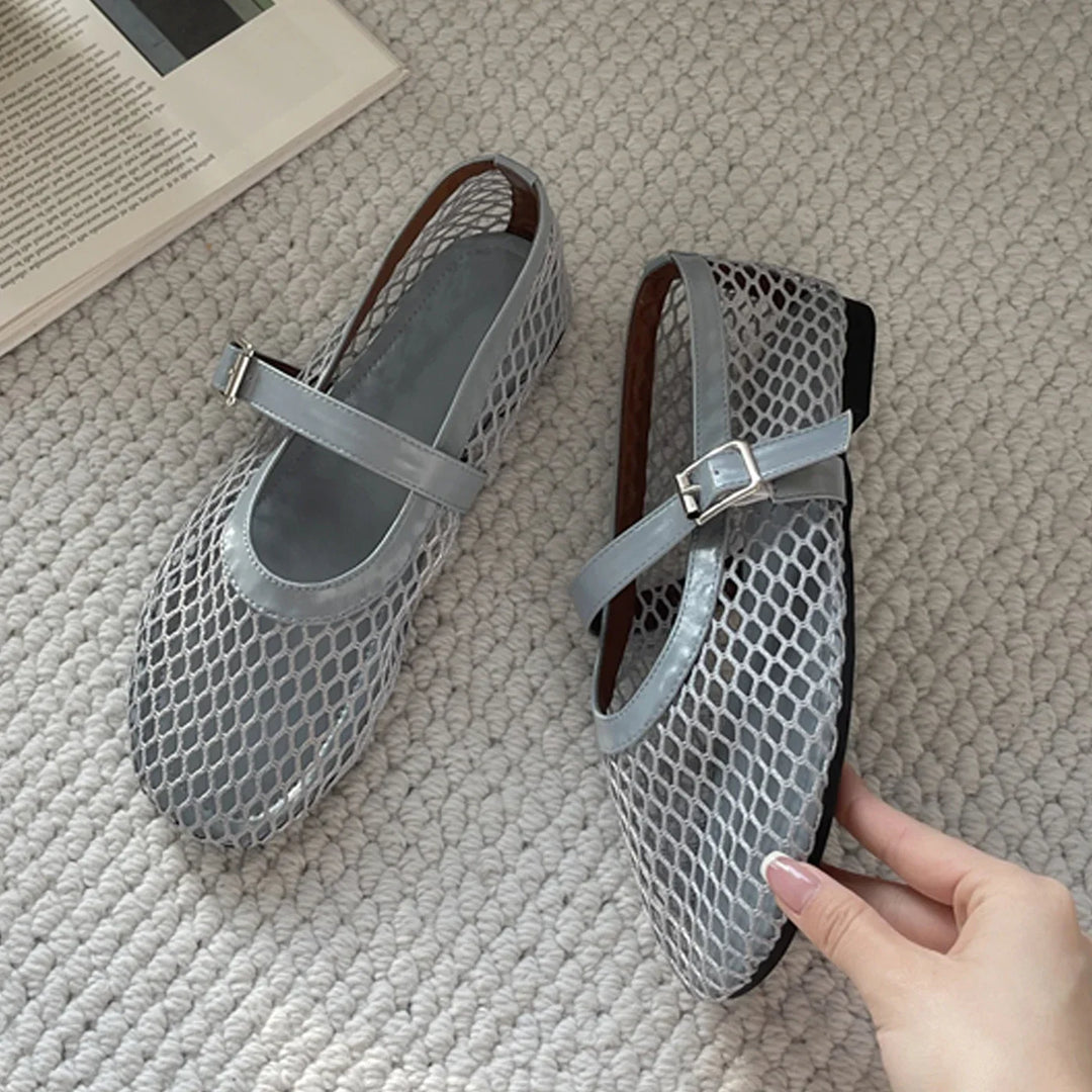 Modische Freizeitschuhe mit Absatz für Damen im Detail