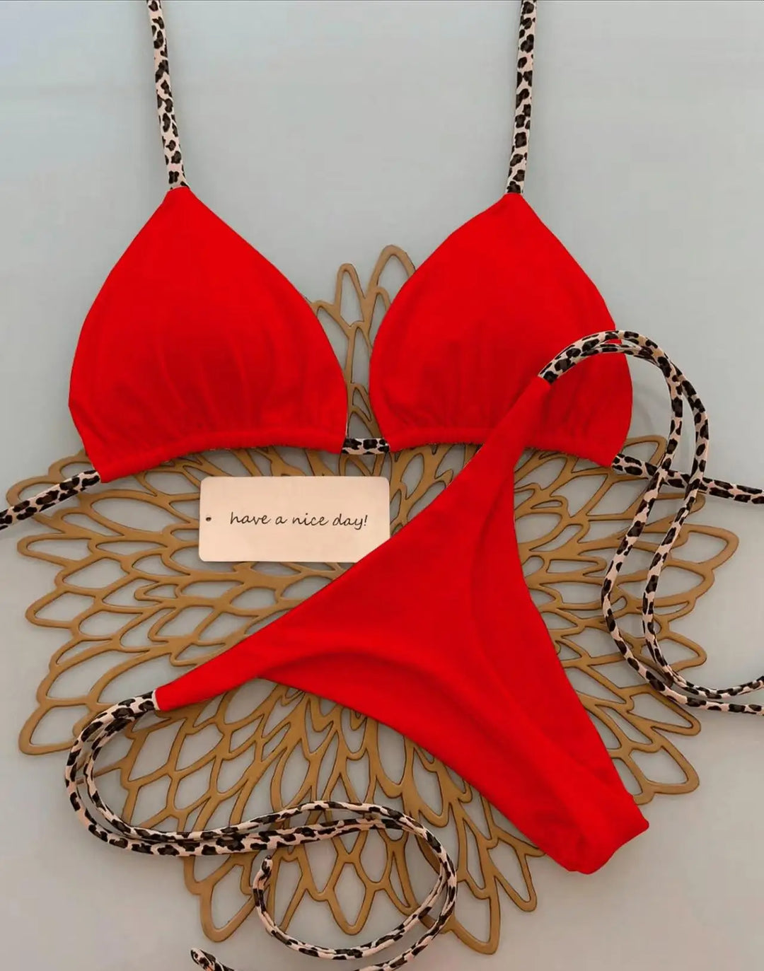 Damen Bademode im Leoparden-Look: Figurbetonter Tanga Bikini für Pool und Urlaub, bequeme Beachwear.