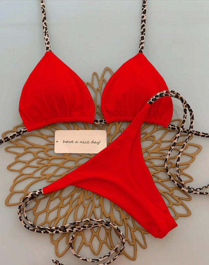 Damen Bademode im Leoparden-Look: Figurbetonter Tanga Bikini für Pool und Urlaub, bequeme Beachwear.