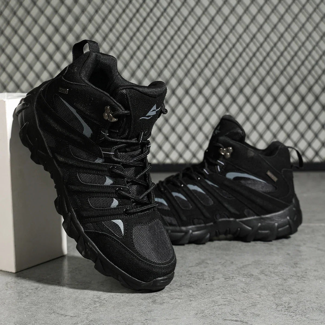 Schwarze Herren Trekking Schuhe in Mid-Top Ausführung