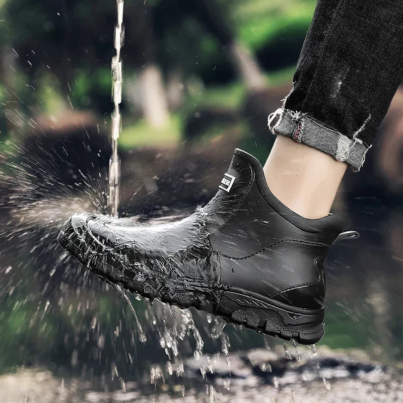 Robuste Herren Stiefel für Outdoor-Aktivitäten. Bequeme & langlebige Schnürstiefel für jeden Tag.
