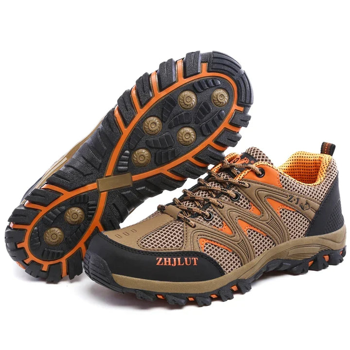 Profilsohle von Damen Trekkingschuhen für sicheren Halt im Gelände