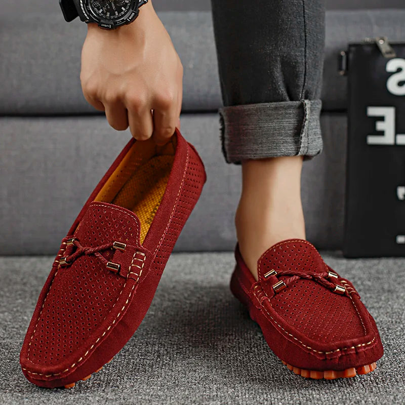 Paar leichte Herren Loafer in moderner Farbvariante für den Alltag