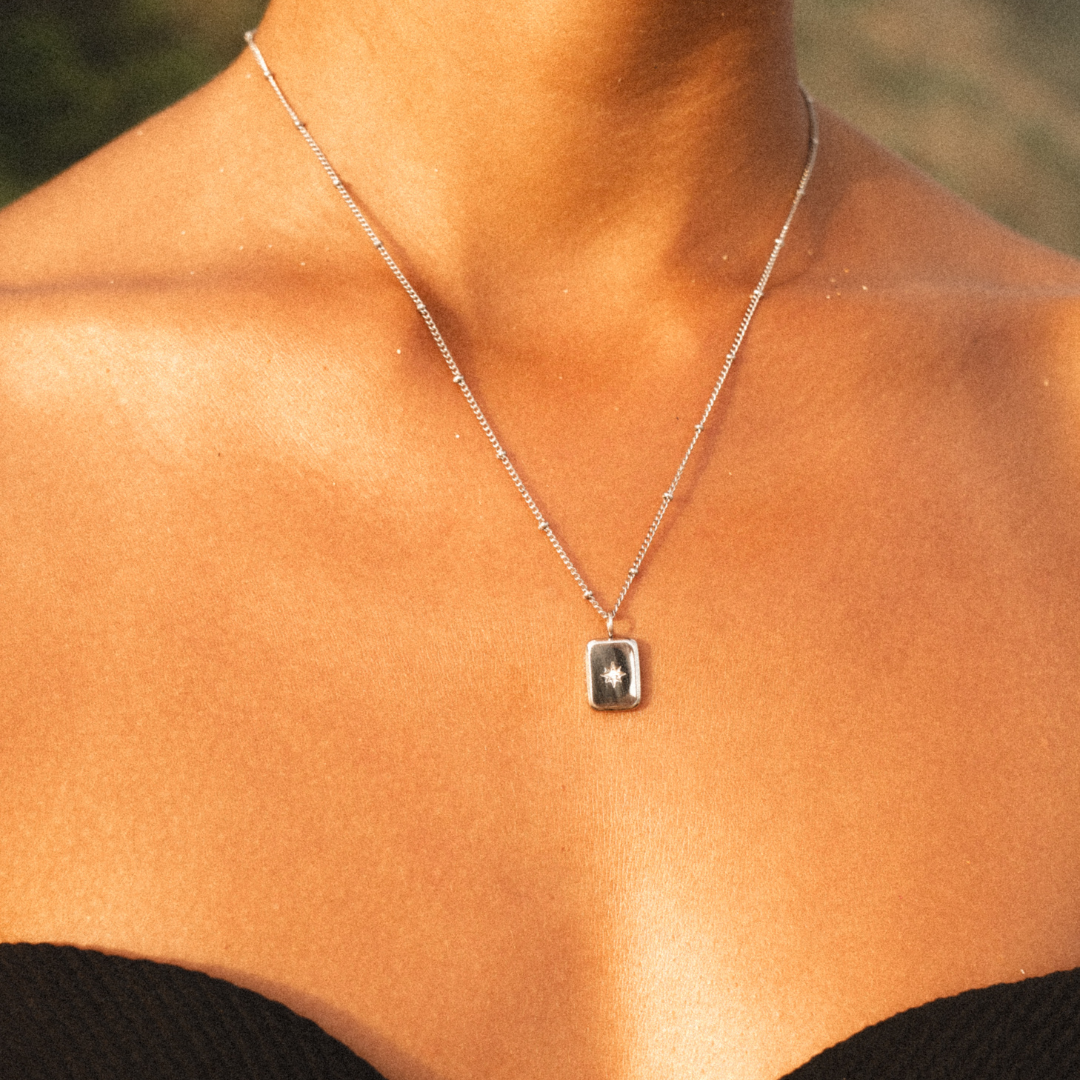 Zweifarbige Halskette für Damen in Gold und Silber mit edlem Stein
