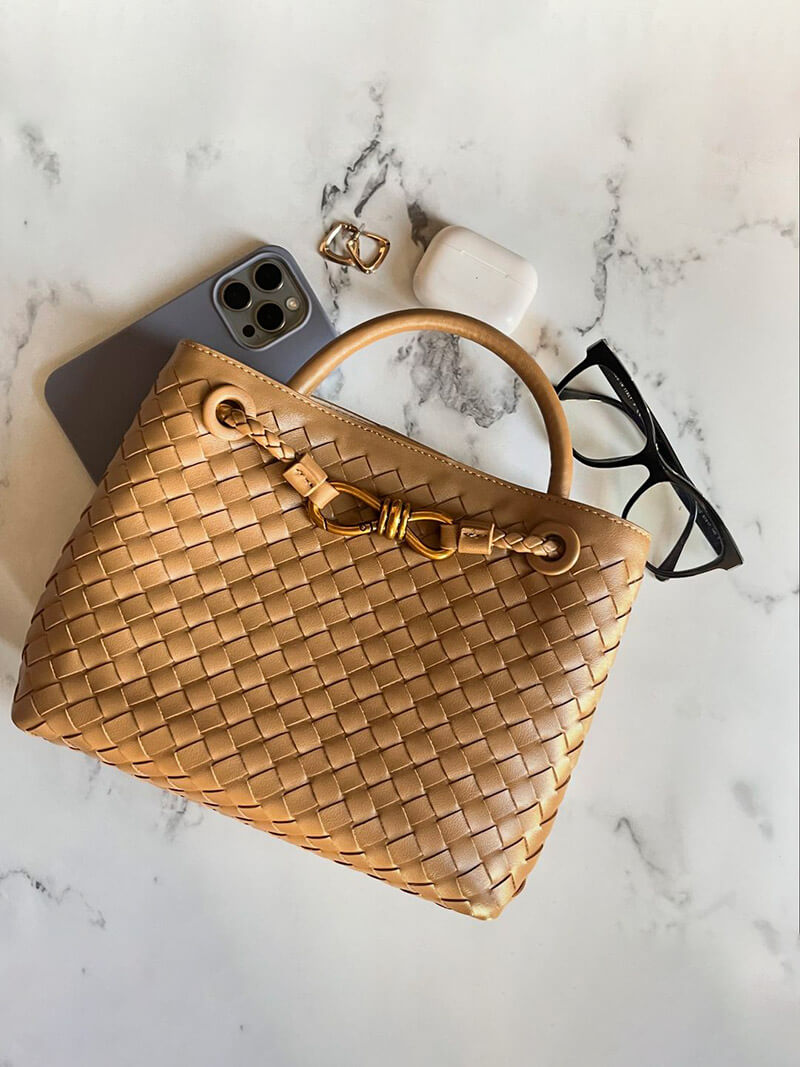 Bordeauxrote Handtasche Ruby für Damen als edles Modeaccessoire