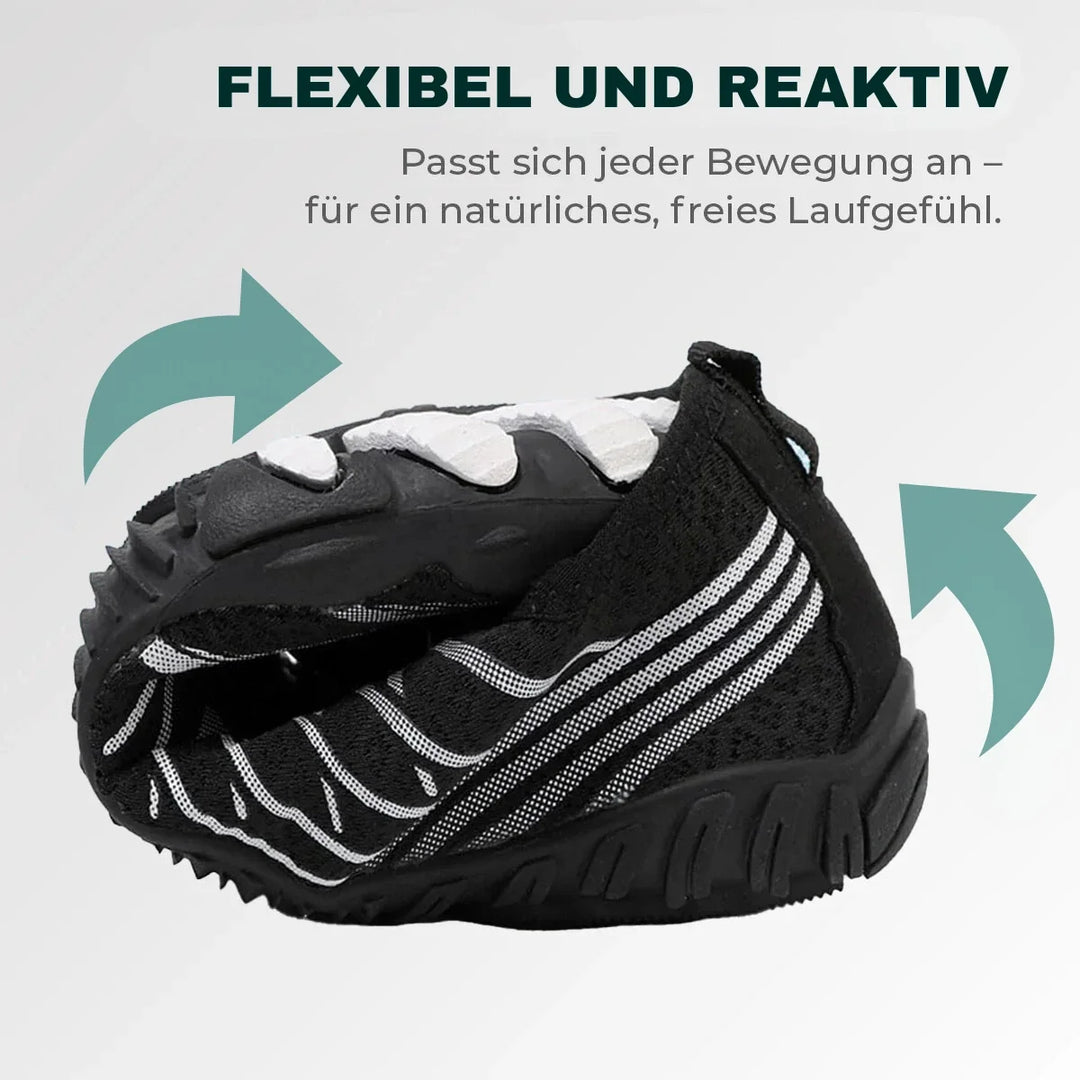 Person läuft in Unisex NaturaRun Barfuß-Winterschuhen. Für natürliches Gehen & Komfort im Schnee.