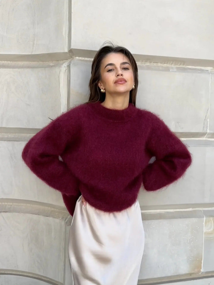 Damen Pullover Sophie in Burgunder, elegant kombiniert mit Rock