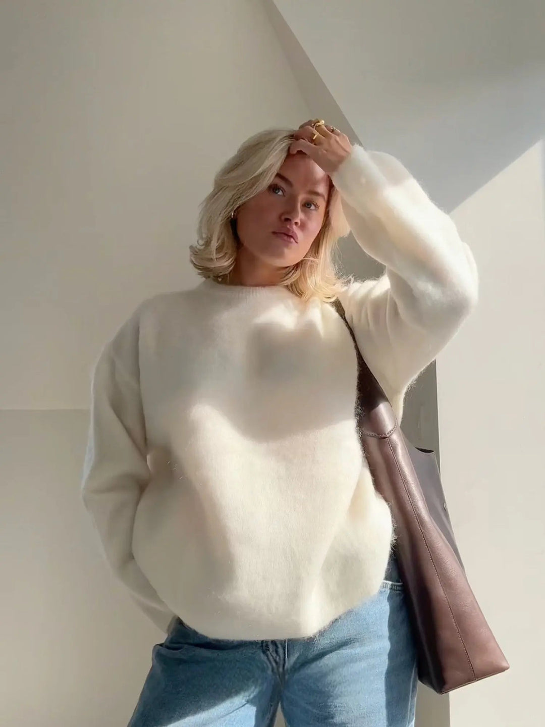 Damen Pullover Sophie in Creme, stilvoll präsentiert