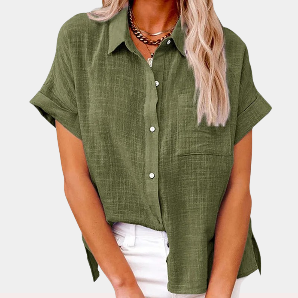 Elegante Damenbluse mit kurzen Ärmeln und durchgehender Knopfleiste. Perfekt als Basic Bluse für Sommermode.