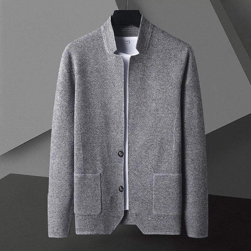 Leichte Herrenstrickjacke in Grau Pastell, moderner Cardigan für Herrenmode