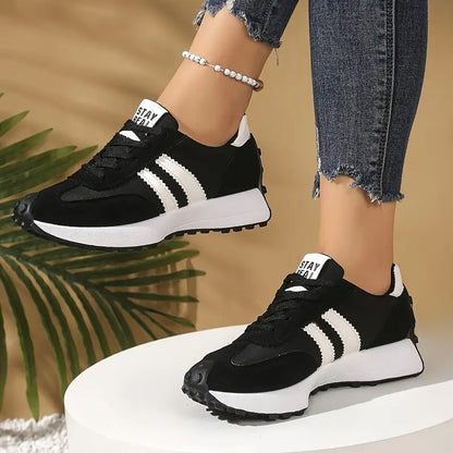 Moderne orthopädische Damen-Sneaker: Stylisch, atmungsaktiv und mit komfortabler Stoßdämpfung.