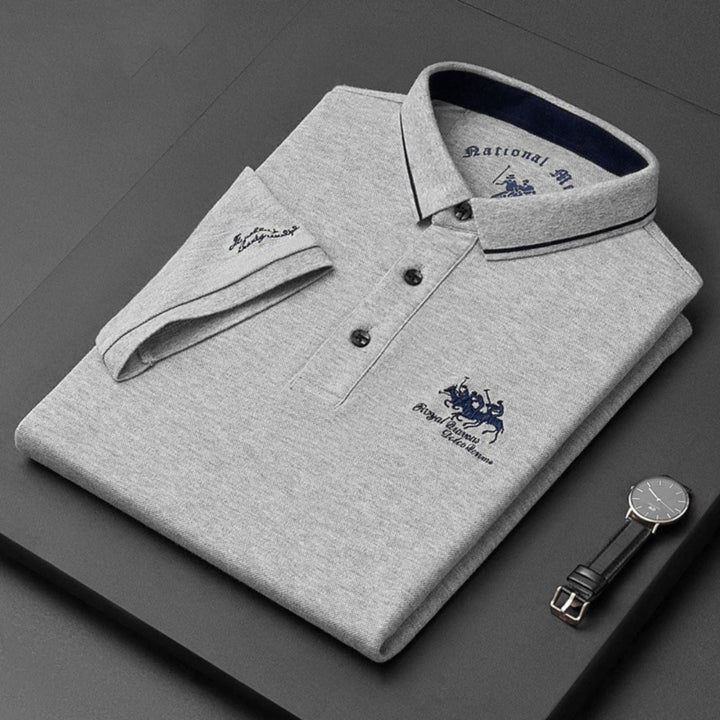 Formstabiles Luxus Polo-Shirt für Herren. Atmungsaktiv & bequem für warme Tage. Perfekt für Büro & Freizeit.