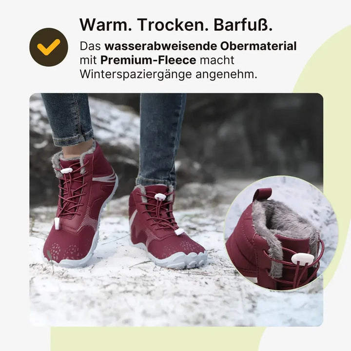 Unisex Barfußschuhe im Winter-Einsatz, zeigen Flexibilität und Rutschfestigkeit auf feuchtem Untergrund.