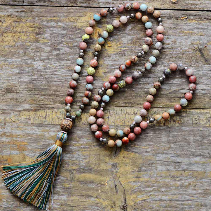 Vintage Halskette mit 8mm Natursteinen, bunte Quaste, Pyrit, Yoga Schmuck für Damen.