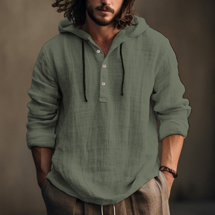 Model trägt olivgrünes Herren Kapuzenshirt mit langen Ärmeln