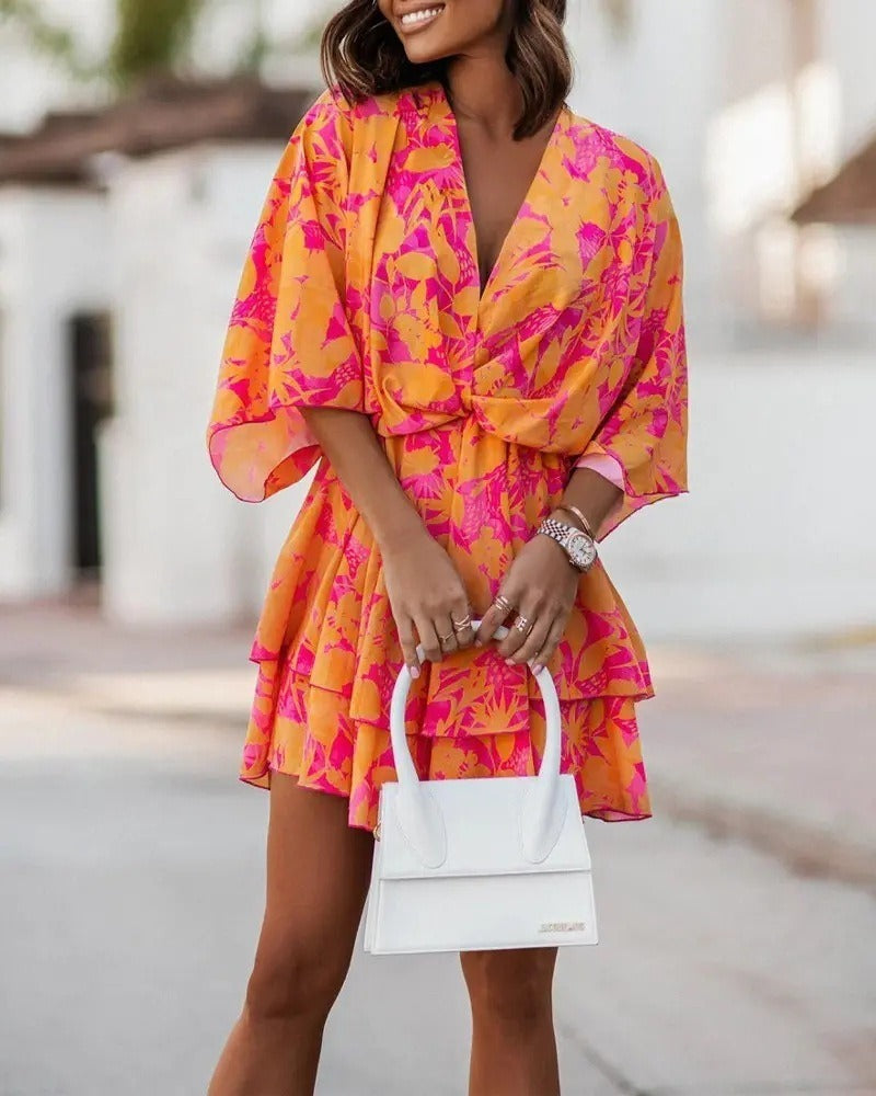 Elegantes orangefarbenes Damen Sommerkleid für festliche Anlässe, modisch und fließend.
