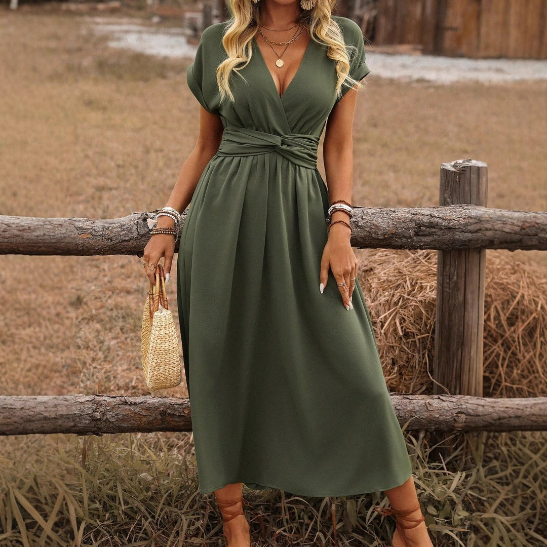 Elegantes langes Boho-Kleid für Damen mit tiefem V-Ausschnitt, perfekt für Sommer und Freizeit.