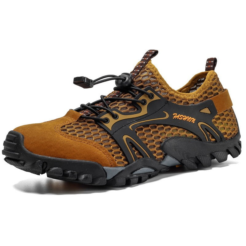 Braune Outdoor-Wanderschuhe mit rutschfester Sohle und praktischem Schnellschnürsystem